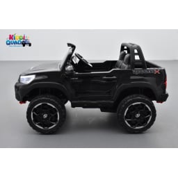Toyota Hilux noir 24 Volts électrique pour enfant écran mp4, 4x4 électrique enfant 2 places