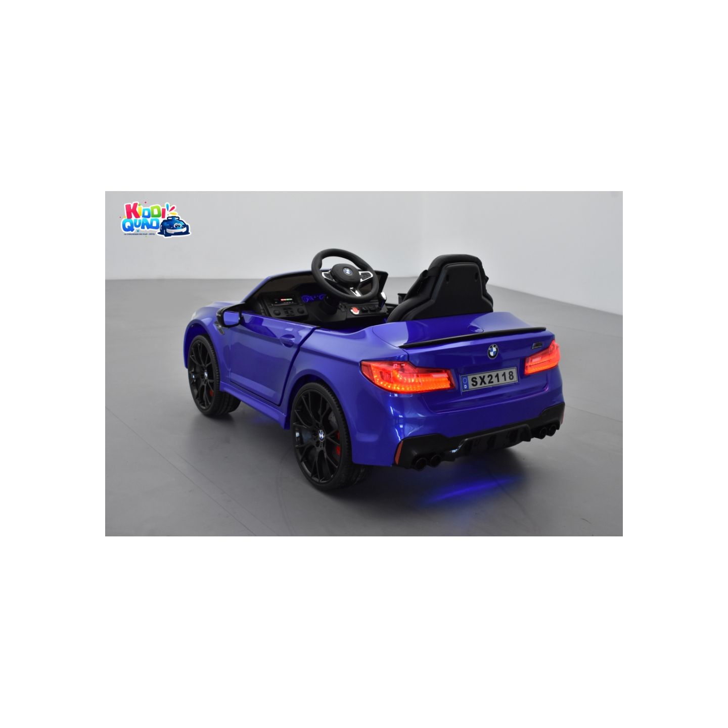 Pack BMW M5 Bleu + 2ème chargeur + 2ème pack batterie + housse + plaque