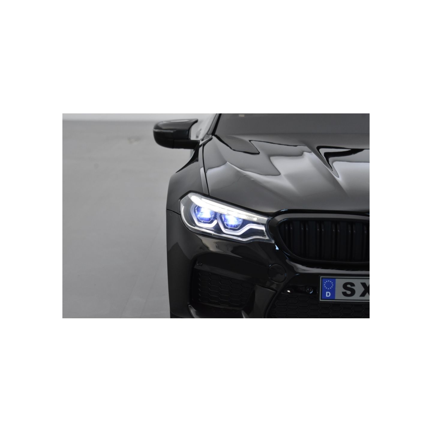 Pack BMW M5 Bleu + 2ème chargeur + 2ème pack batterie + housse + plaque