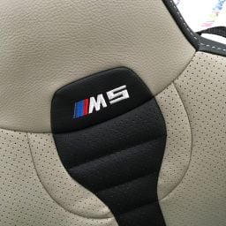 Siège similicuir avec harnais 5 points pour BMW M5 24 Volts