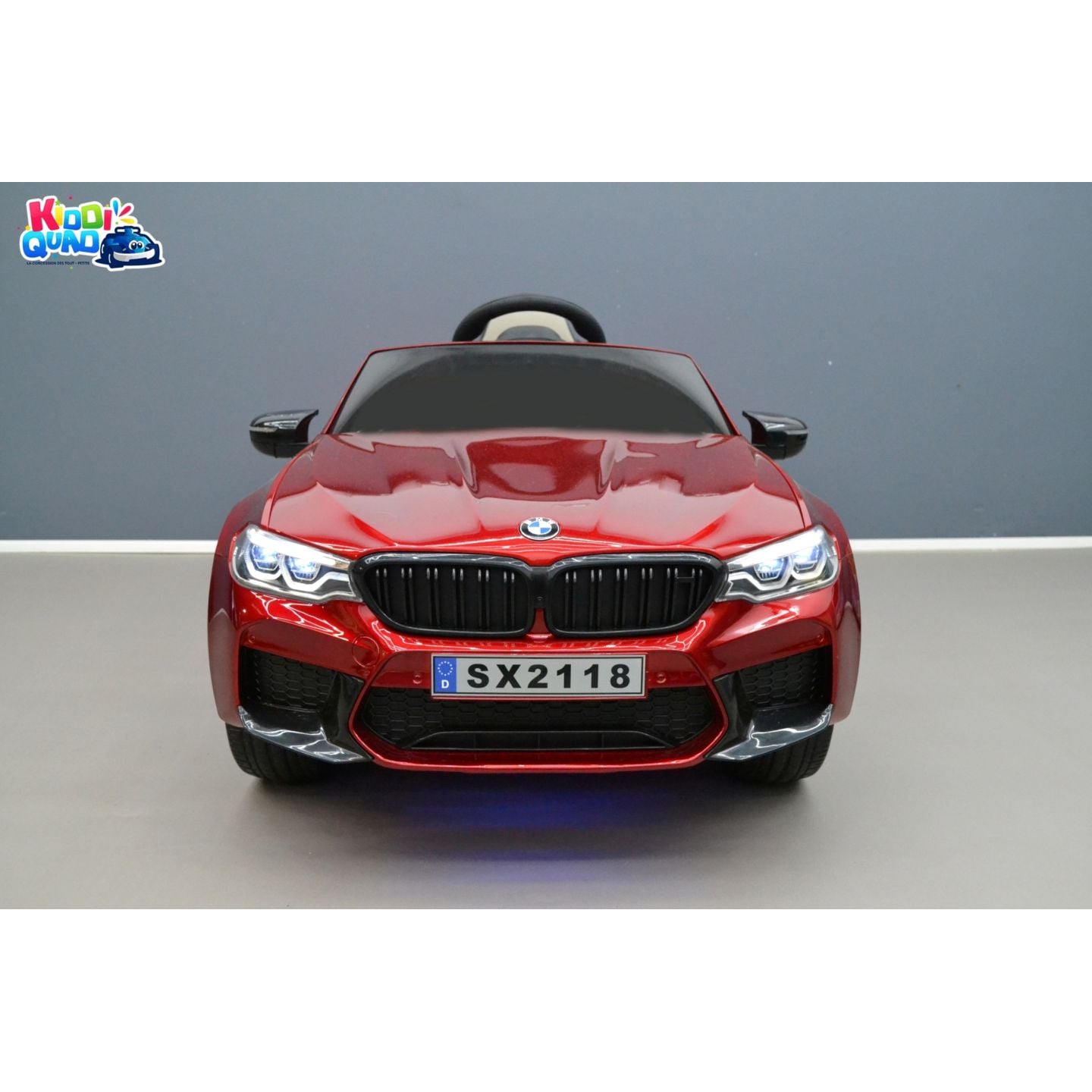 Pack BMW M5 Rouge + 2ème chargeur + 2ème pack batterie + housse + plaques