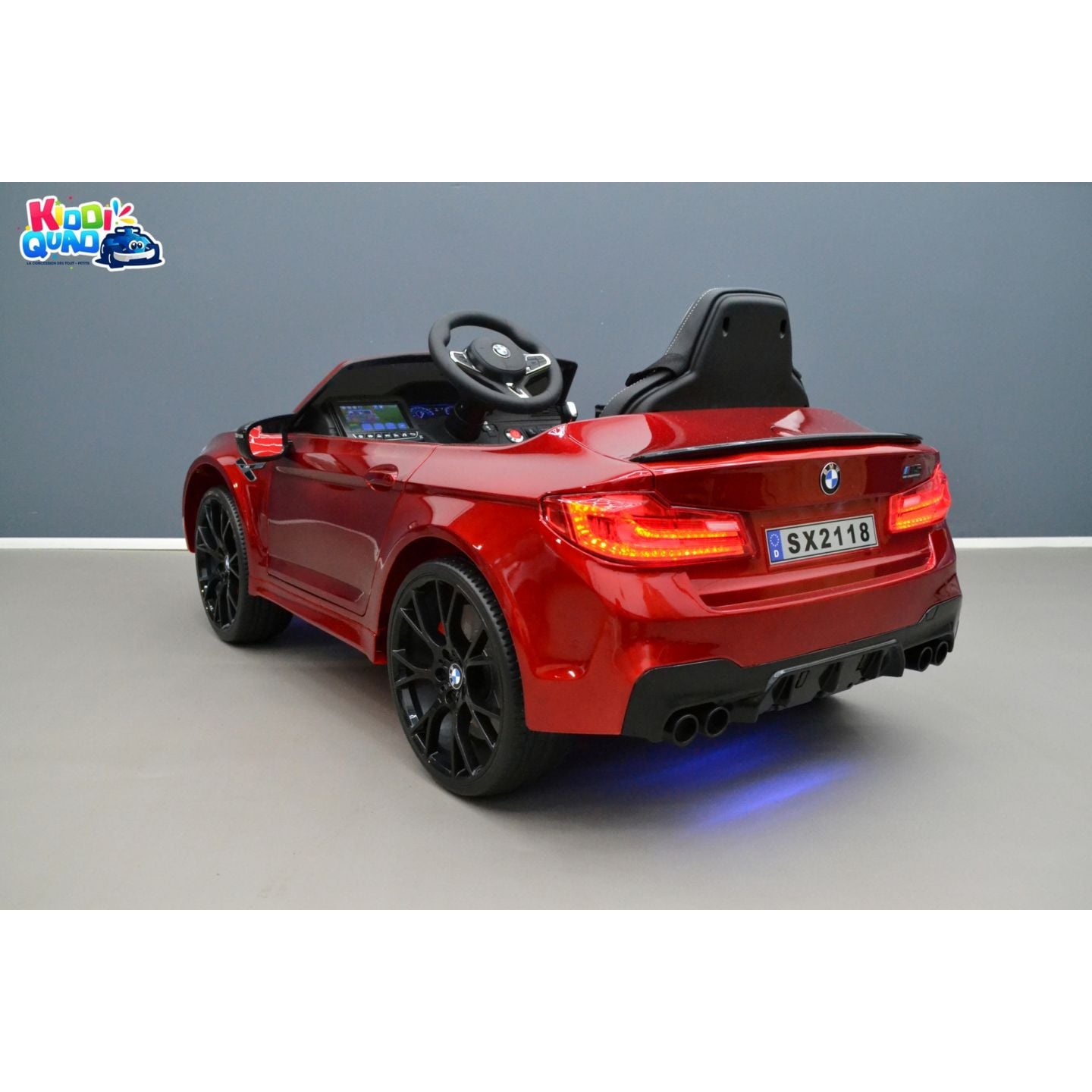 Pack BMW M5 Rouge + 2ème chargeur + 2ème pack batterie + housse + plaques