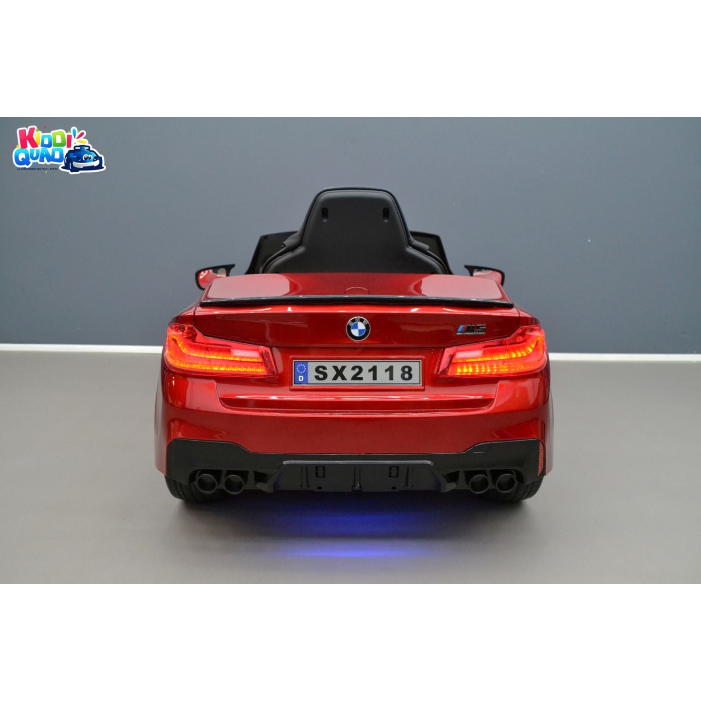 Pack BMW M5 Rouge + 2ème chargeur + 2ème pack batterie + housse + plaques