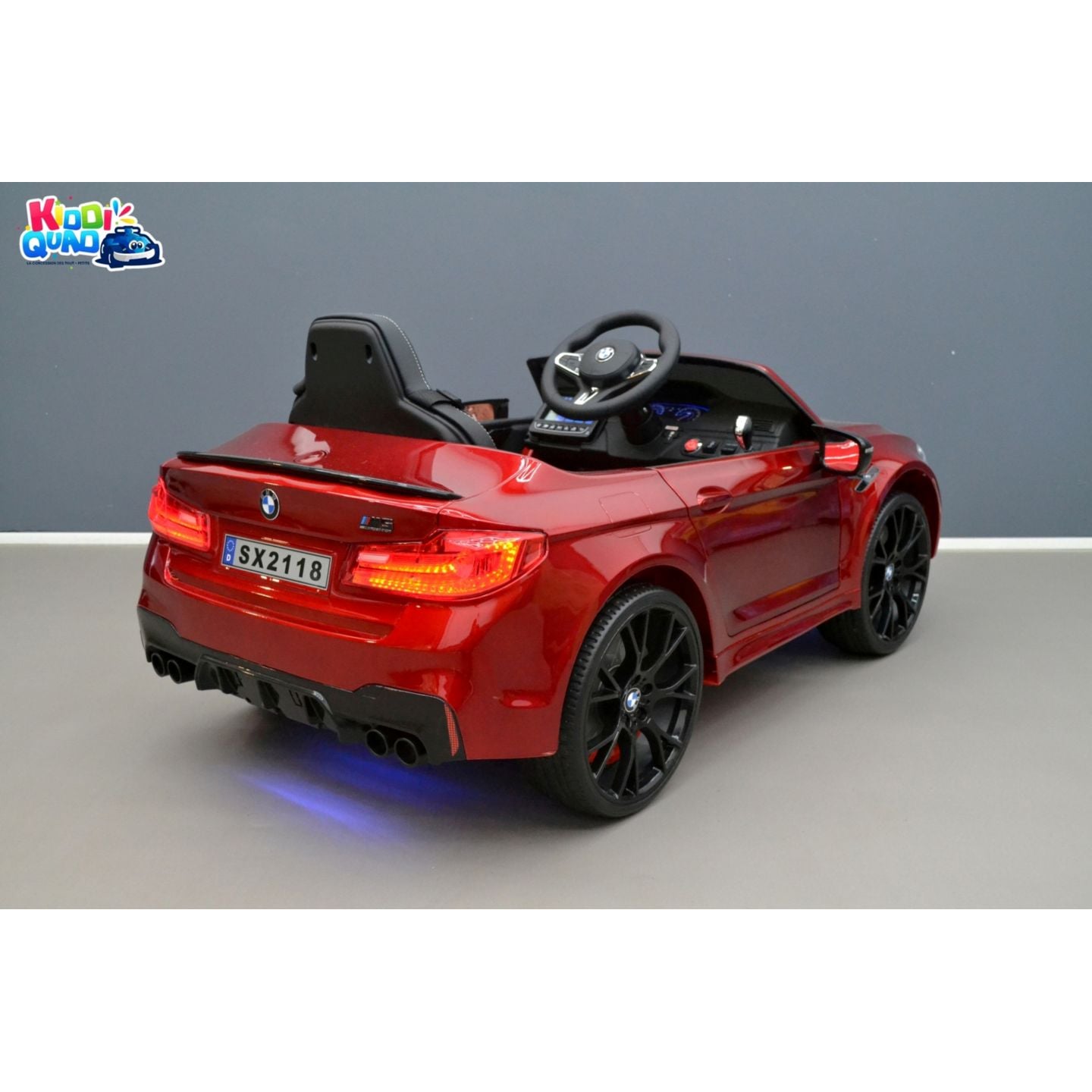 Pack BMW M5 Rouge + 2ème chargeur + 2ème pack batterie + housse + plaques