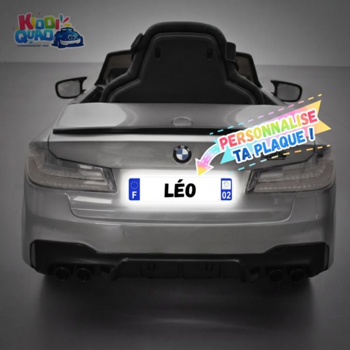 Personnalisez la voiture électrique de votre enfant avec sa propre plaque d'immatriculation !